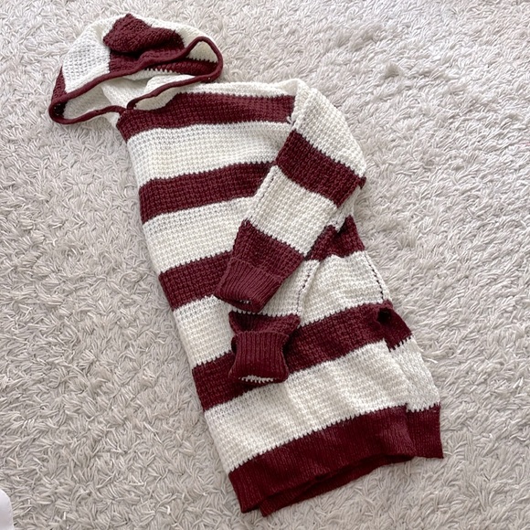 Rue 21 Burgundy and White Striped Hooded Sweater Tunic, size M - Picture 2 of 9
